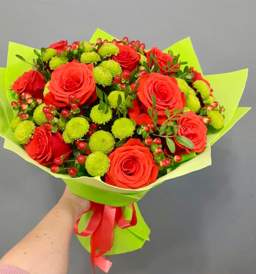 Букет цветов из: Хризантемы и Розы в Бежецке