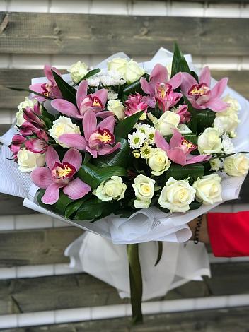 Букет цветов из: Розы и Хризантемы в Бежецке