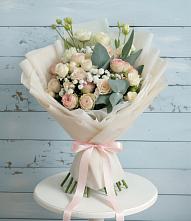 Букет цветов из:  Розы и Лизиантусы в Бежецке