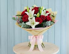 Букет цветов из:  Лилии и Розы в Бежецке