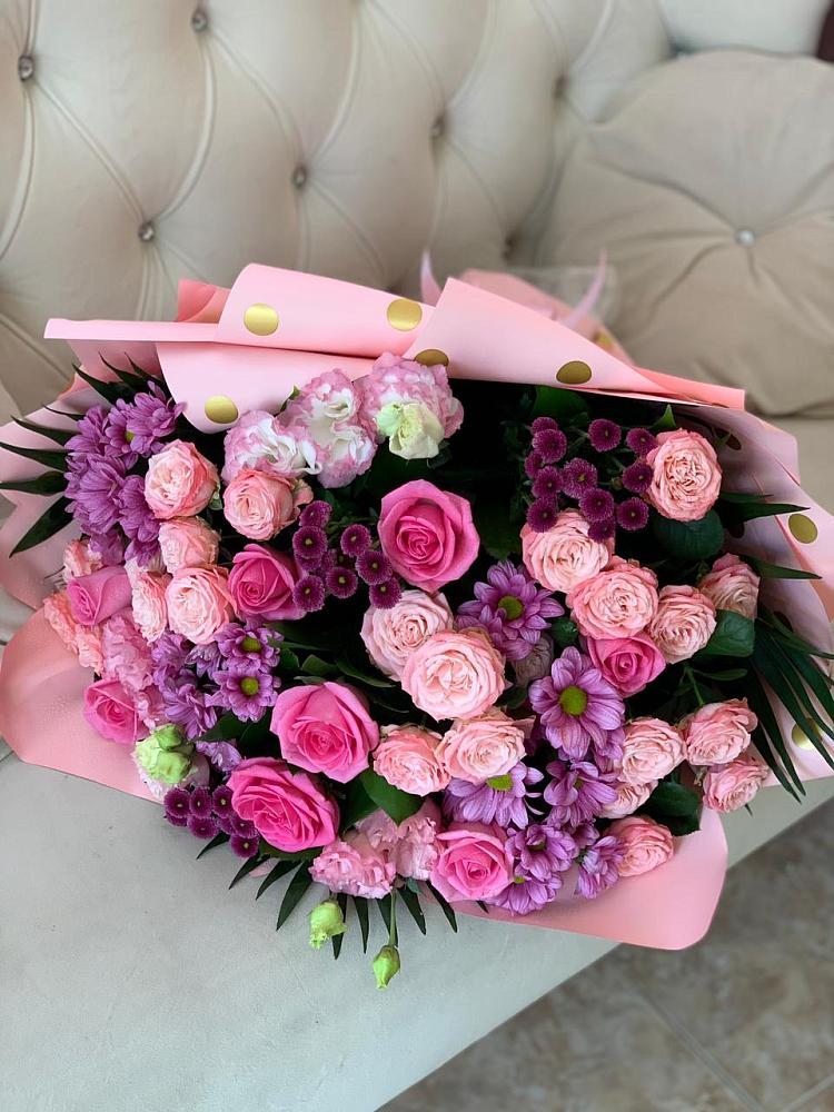 Букет цветов из: Хризантемы, Розы и Лизиантусы в Бежецке