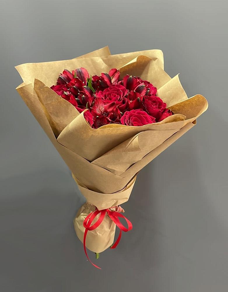 Букет цветов из: Альстромерии и Розы в Бежецке