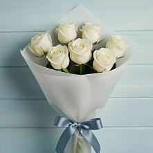Букет 7 Белых роз Эдлесс Лав в Бежецке