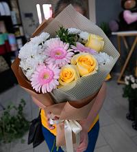 Букет цветов из:  Герберы, Розы и Хризантемы в Бежецке