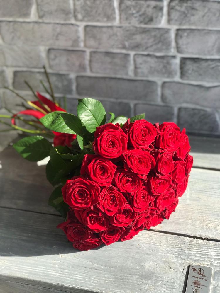 Букет Красные розы Фридом в Бежецке