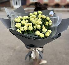 Букет Белые кустовые розы Солинеро в Бежецке