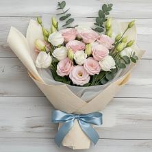Букет цветов из:  Лизиантусы в Бежецке