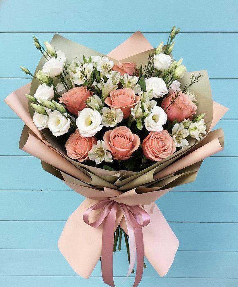 Букет цветов из: Розы, Альстромерии и Лизиантусы в Бежецке