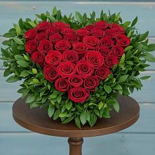 Цветочная композиция из Розы в виде сердца в Бежецке