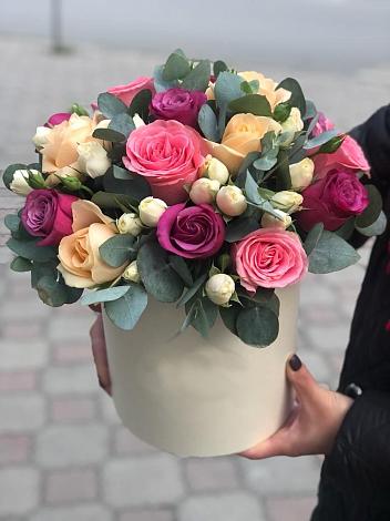 Цветочная композиция из Розы в шляпной коробке в Бежецке