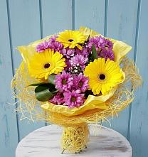 Букет цветов из:  Хризантемы и Герберы в Бежецке