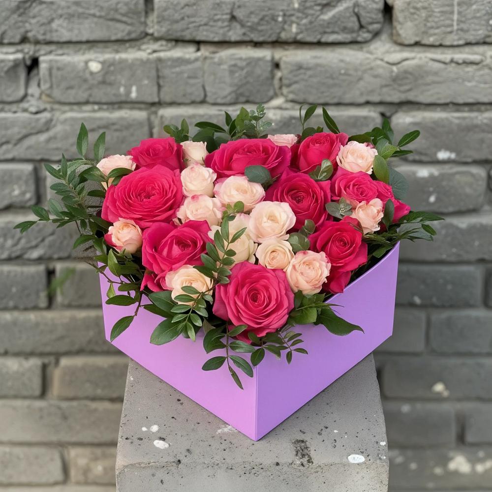 Цветочная композиция из Розы в коробке в Бежецке