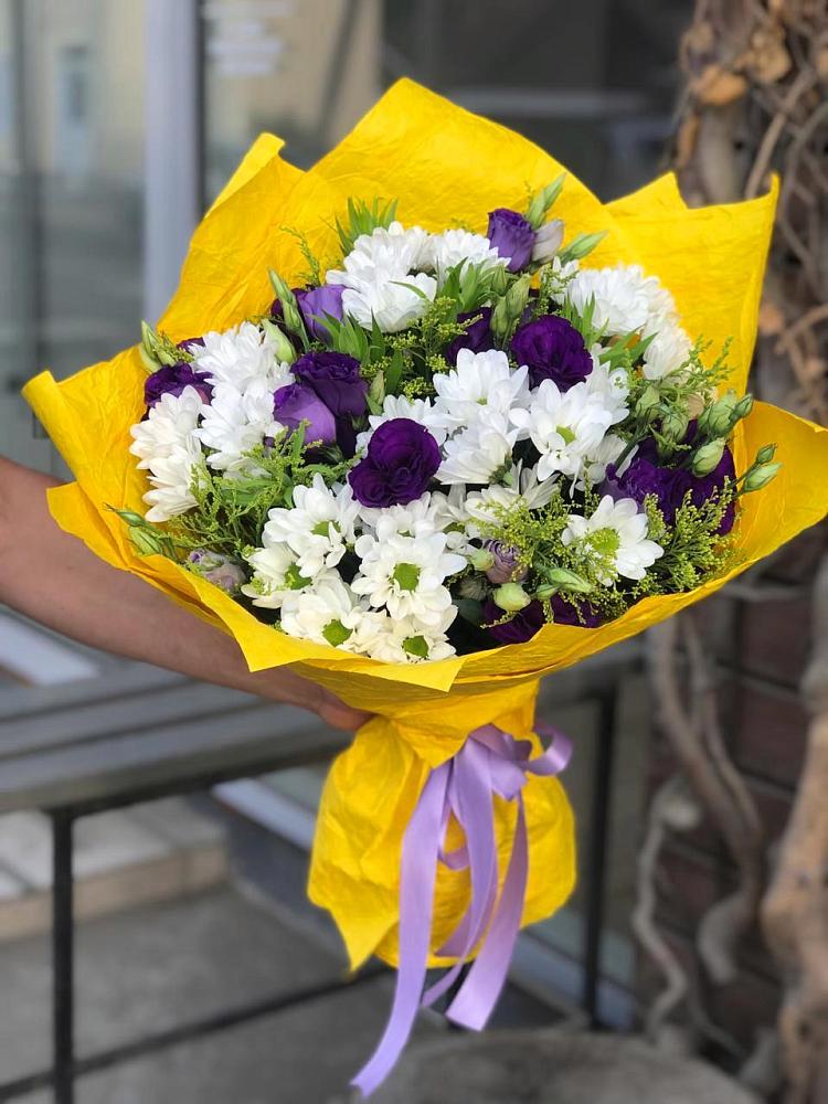 Букет цветов из: Ирисы, Хризантемы и Ромашки в Бежецке