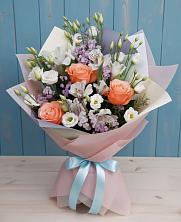 Букет цветов из:  Лизиантусы, Розы, Альстромерии и Гипсофила в Бежецке