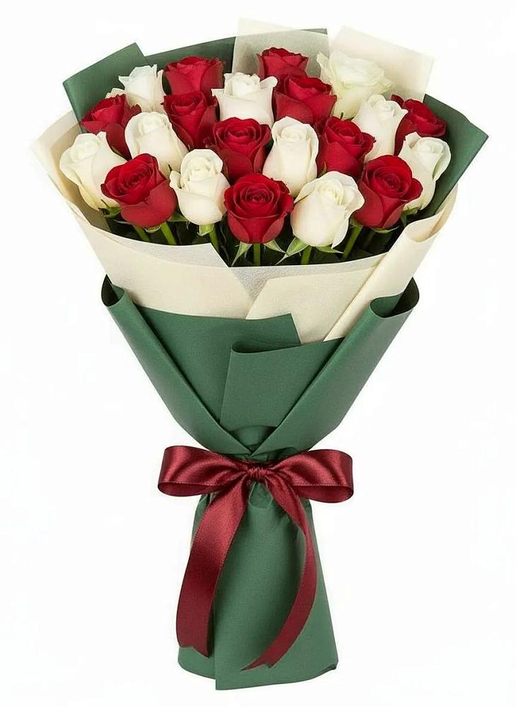 Букет Микс из красных и белых роз в Бежецке