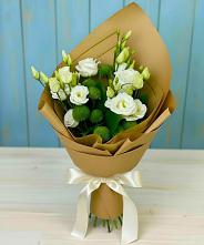 Букет цветов из:  Хризантемы и Лизиантусы в Бежецке