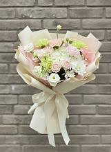 Букет цветов из:  Гвоздики, Розы, Лизиантусы и Хризантемы в Бежецке