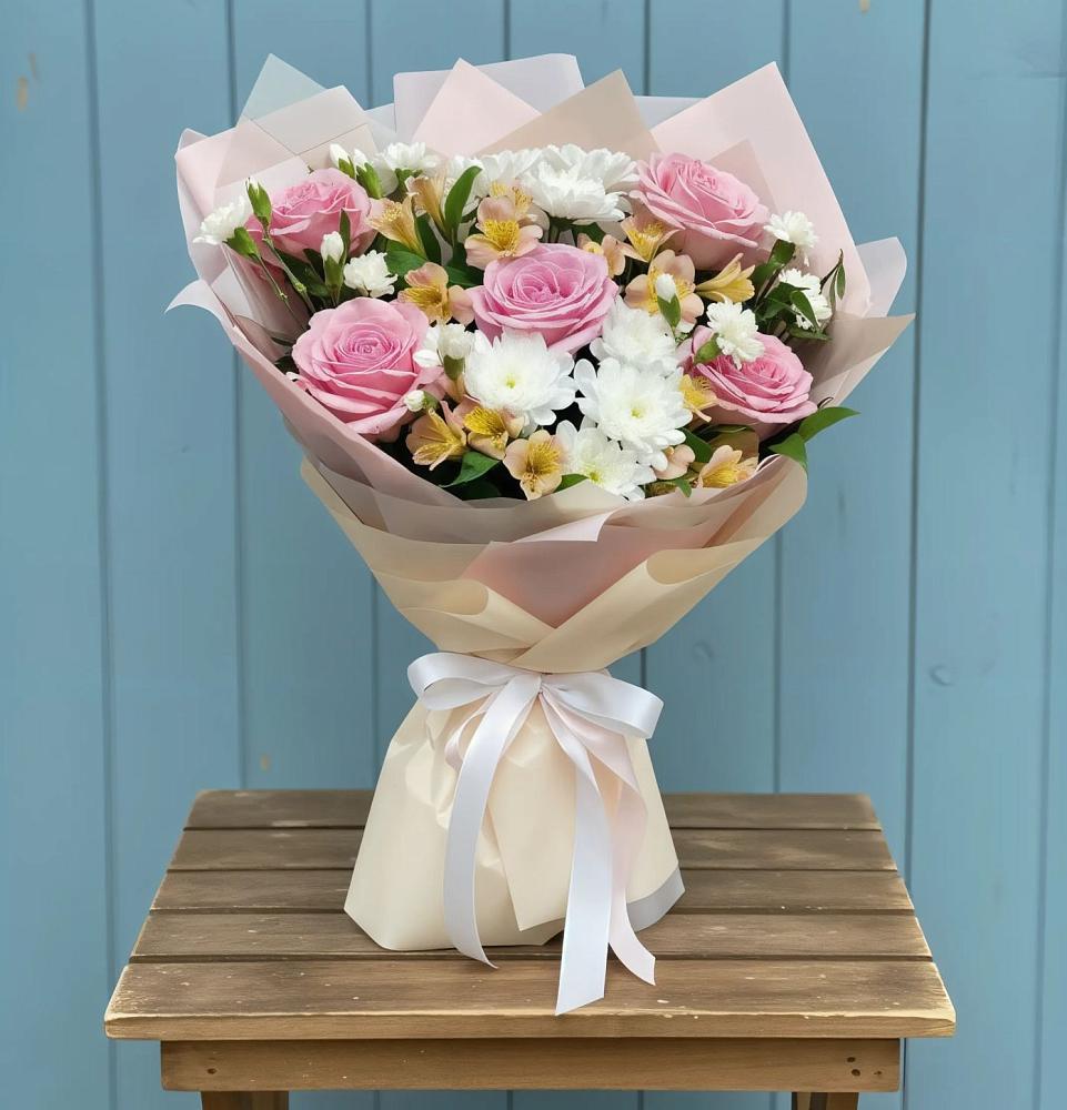 Букет цветов из: Гвоздики, Орхидеи и Розы в Бежецке