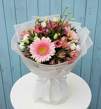 Букет цветов из:  Герберы, Альстромерии и Лизиантусы в Бежецке