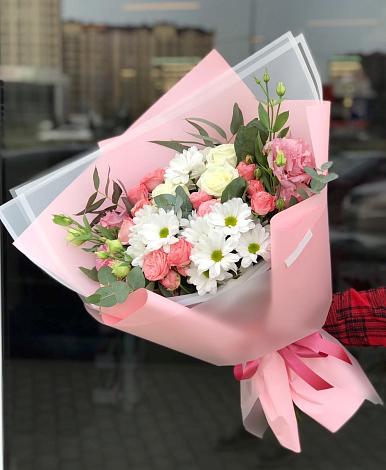 Букет цветов из: Розы, Лизиантусы и Хризантемы в Бежецке