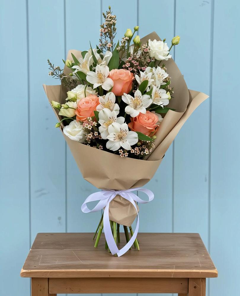 Букет цветов из: Альстромерии, Лизиантусы, Розы и Хризантемы в Бежецке